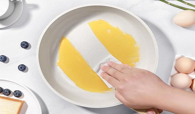 Consejos de limpieza y mantenimiento para cuidar una sartén antiadherente