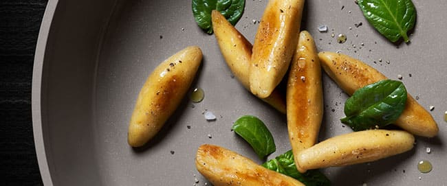 Comparativa de sartenes Fissler modelos Adamant, Ceratal y Crispy de acero inoxidable.
