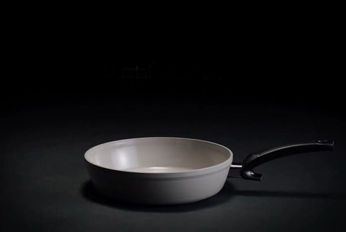 Sartenes Fissler de la gama Adamant sobre una placa de inducción
