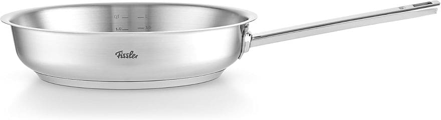 Fondo difusor Cookstar grabado en la base de una sartén Fissler para inducción.